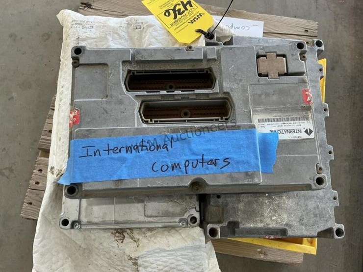 pallet-of-international-truck-computers-image-4