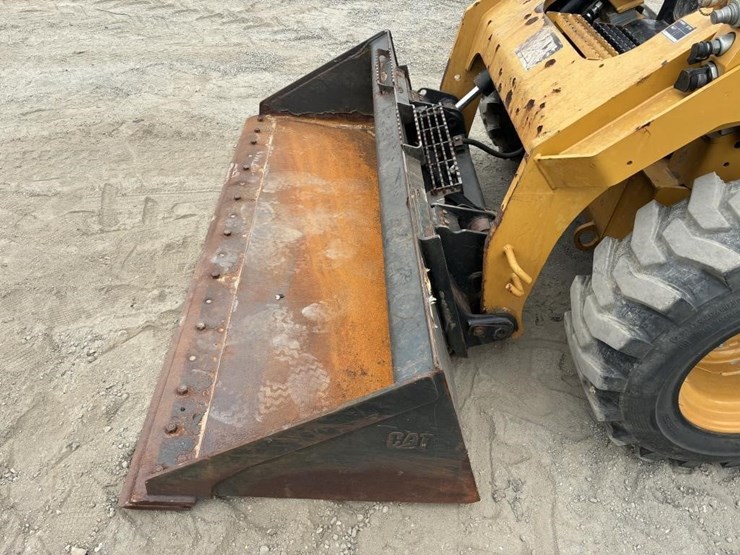 2016-caterpillar-272d2-image-5