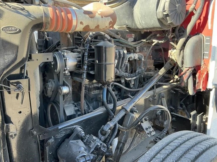 2001-peterbilt-379-image-13