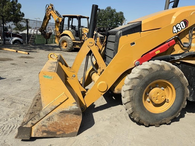 2022-caterpillar-430-image-6