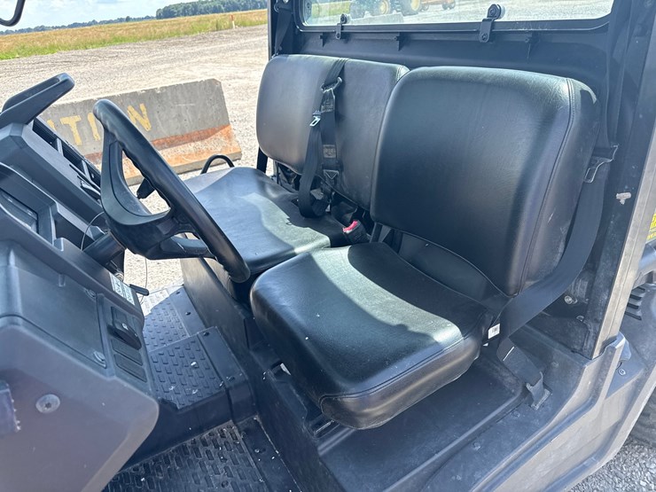 2023-john-deere-gator-image-16