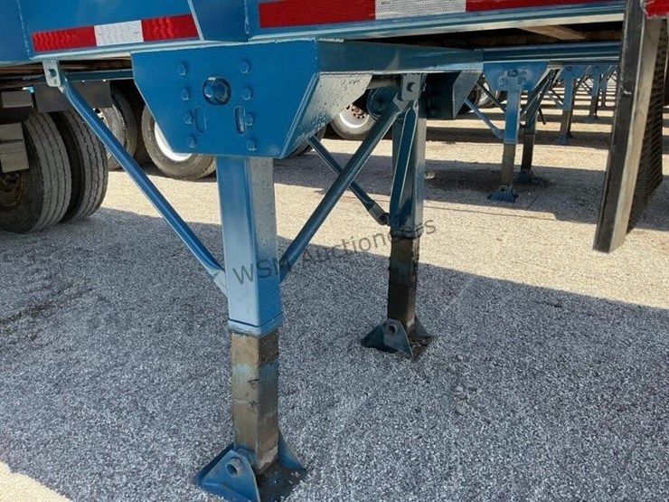 2020-versa-v-bottom-spreader-trailer-image-16
