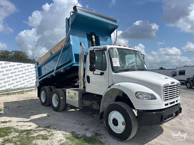 2015-freightliner-m2-106-image-2