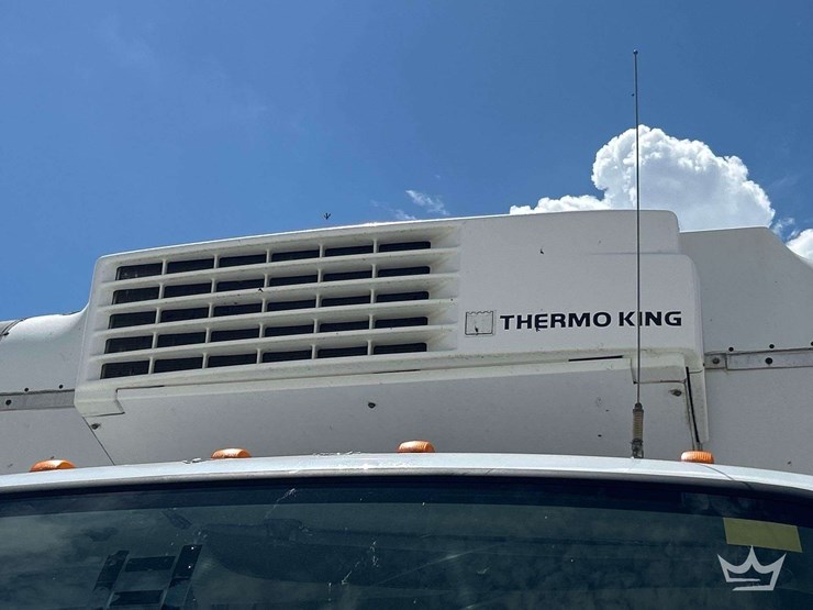 2017-freightliner-m2-106-image-20