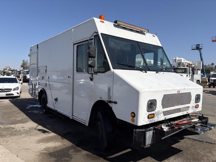 2008-workhorse-w62-image-2