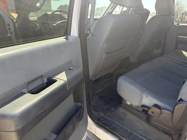 2011-ford-f550-image-13