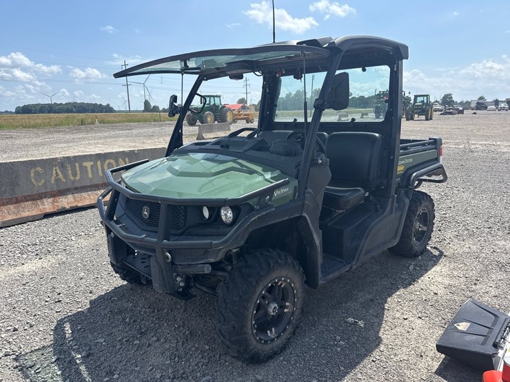 2023-john-deere-gator-image-1