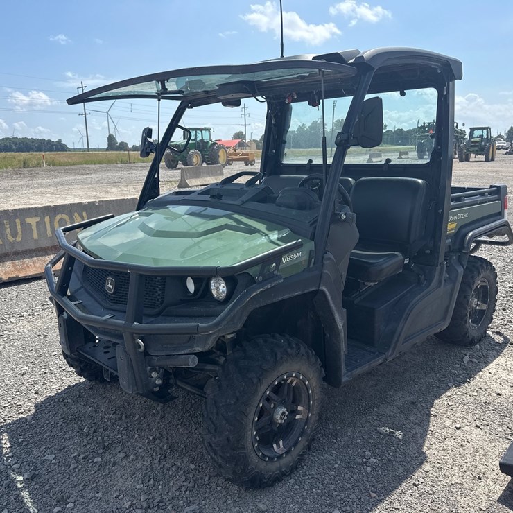 2023 JOHN DEERE GATOR
