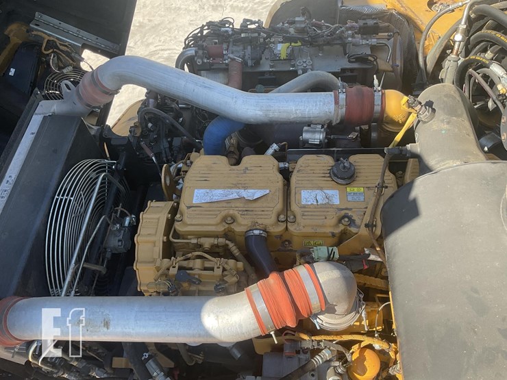 2019-caterpillar-745-image-19
