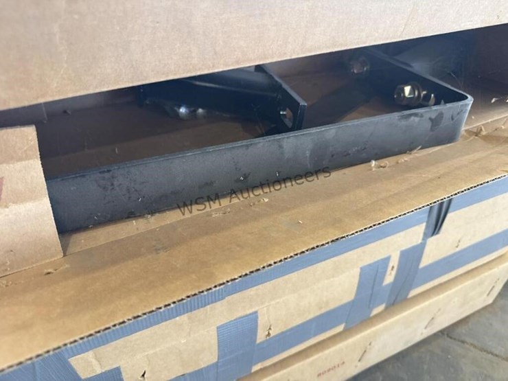 pallet-of-peterbilt-fender-mounts-image-7