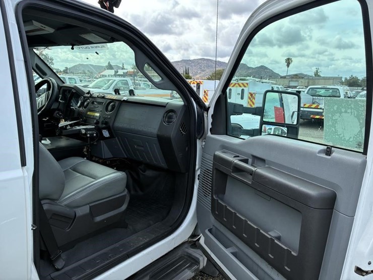 2012-ford-f550-image-14
