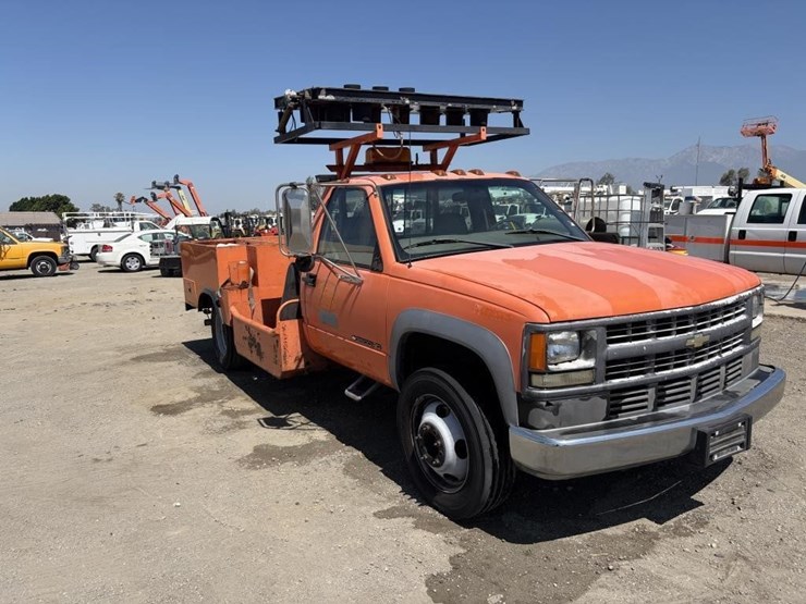 2000-chevrolet-silverado-2500-image-2