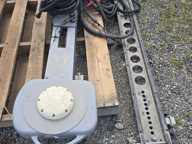 agleader-paradyne-receivers-with-rtk-unlock-and-wiring-harness,-came-off-an-8000-deere-series-image-1