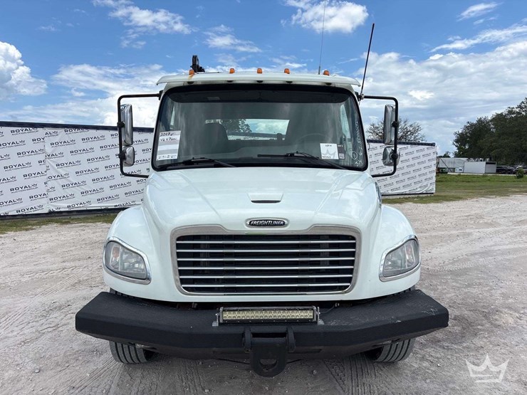 2017-freightliner-m2-106-image-54