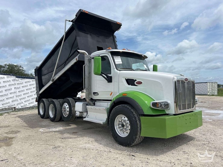 2015-peterbilt-567-image-2