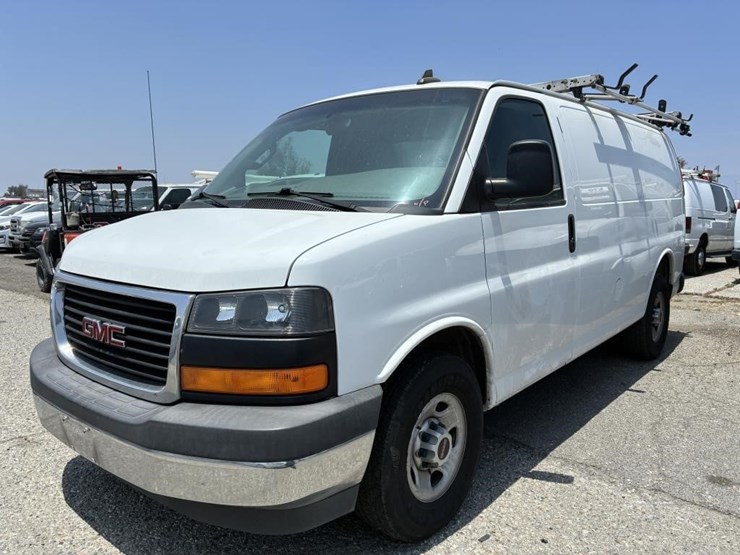 2017-utility-van-image-1