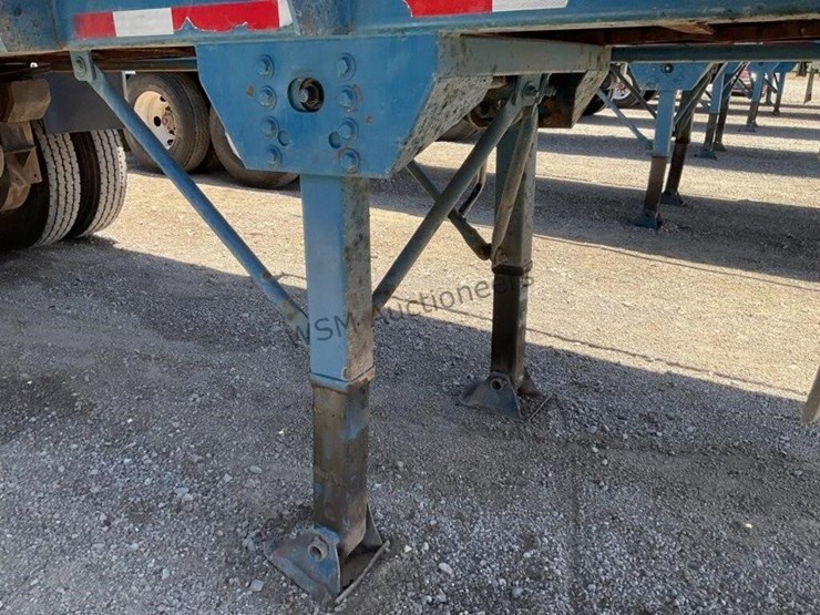 2012-versa-v-bottom-spreader-trailer-image-15