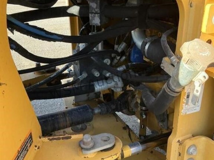 2017-deere-624k-image-13