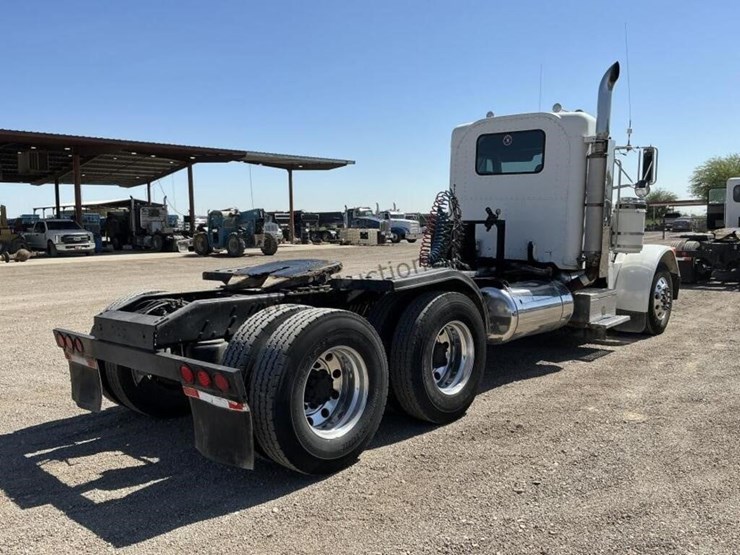 2001-peterbilt-379-image-4