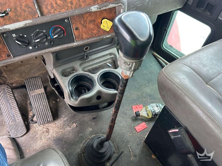 2002-kenworth-t300-image-17