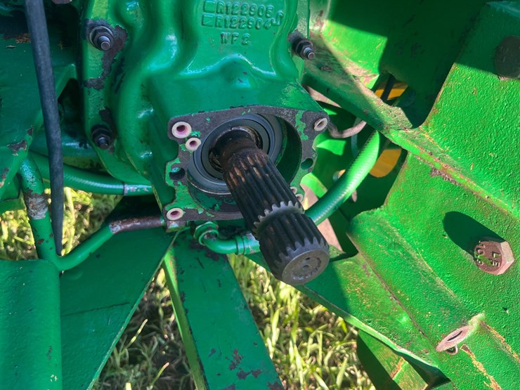 john-deere-8110-image-33