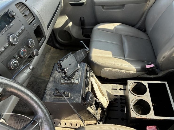 2011-chevrolet-silverado-2500-image-18