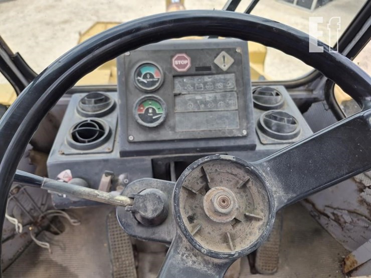 1989-deere-344e-image-17
