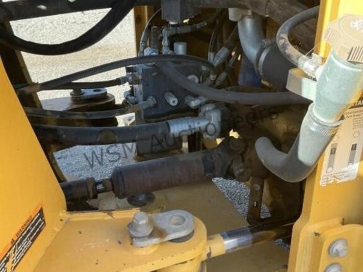 2017-deere-624k-image-13