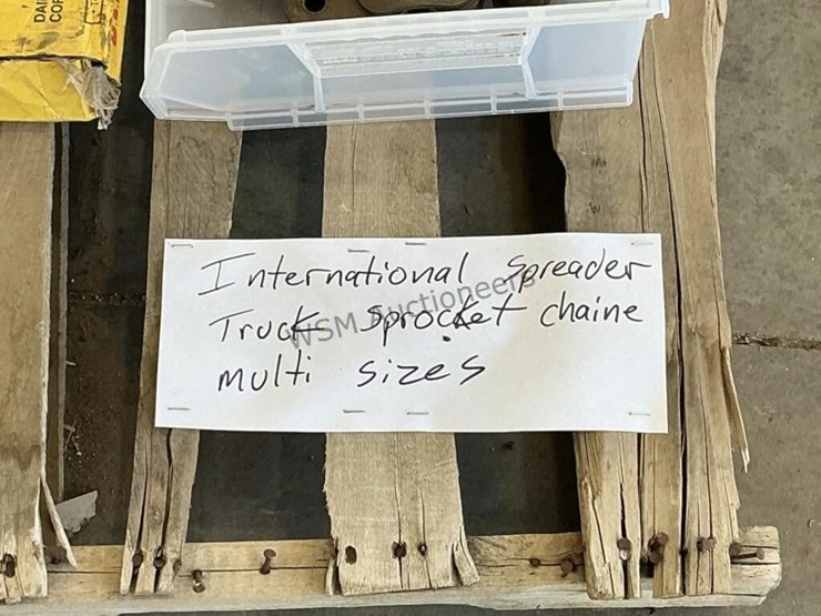 pallet-of-international-spreader-truck-sprocket-image-7