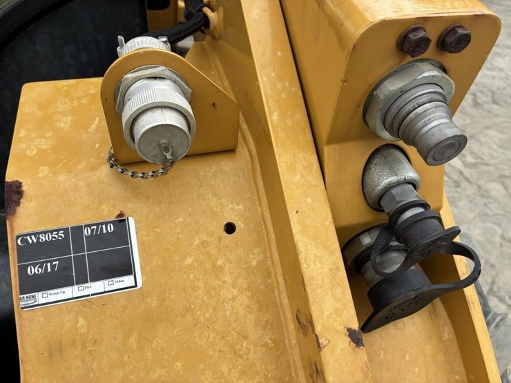 2016-caterpillar-272d2-image-10