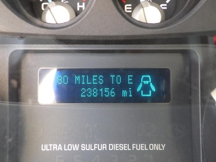 2017-ford-650-image-27
