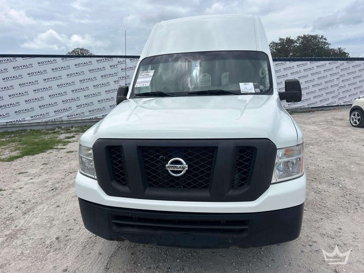 2017-nissan-nv2500hd-image-21