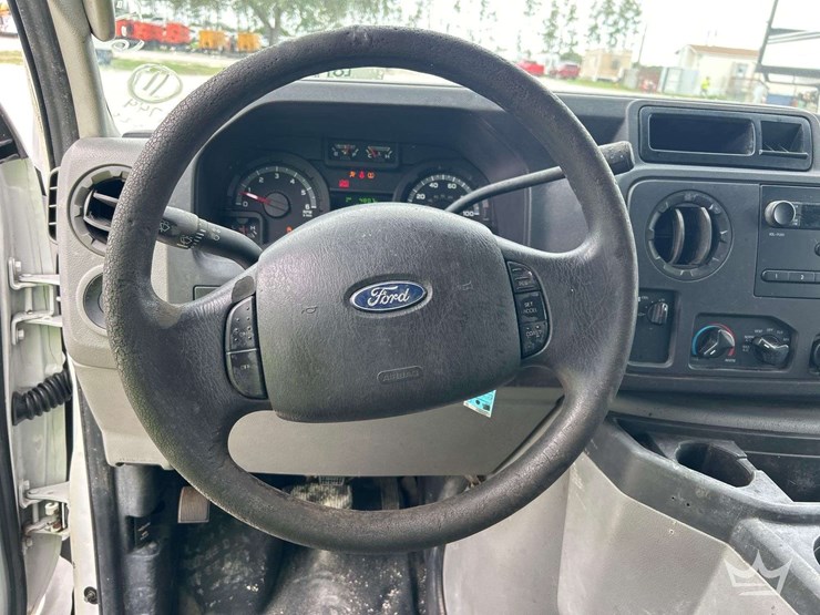 2013-ford-cargo-image-11
