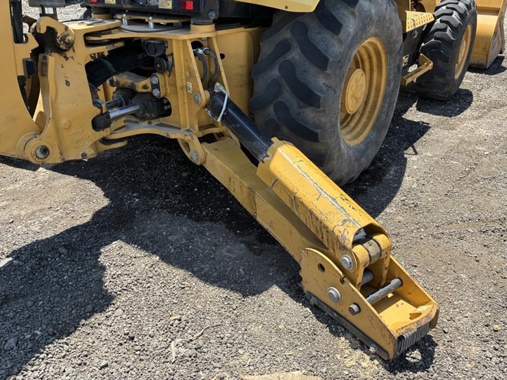 2022-caterpillar-430-image-23