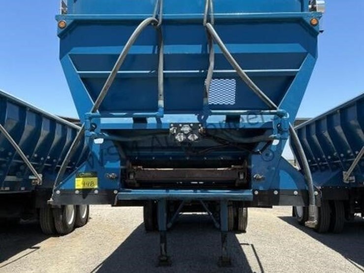 2012-versa-v-bottom-spreader-trailer-image-2