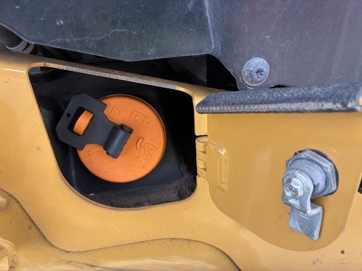 2019-caterpillar-259d3-image-18