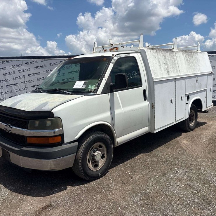 2004 Chevrolet Express 3500 Enclosed Service Van