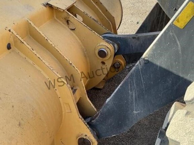 2017-deere-624k-image-11