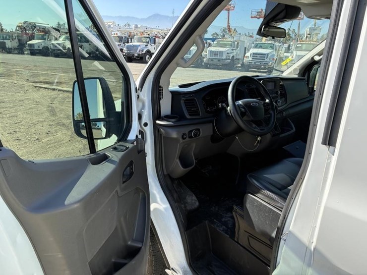 2020-ford-transit-image-13