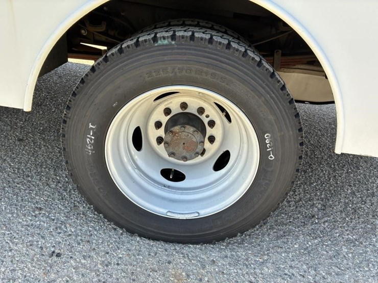 2011-ford-f550-image-6