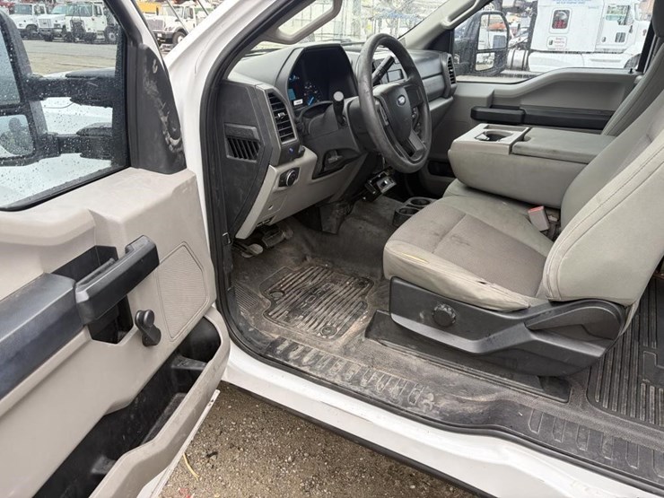 2017-ford-f350-xl-image-14