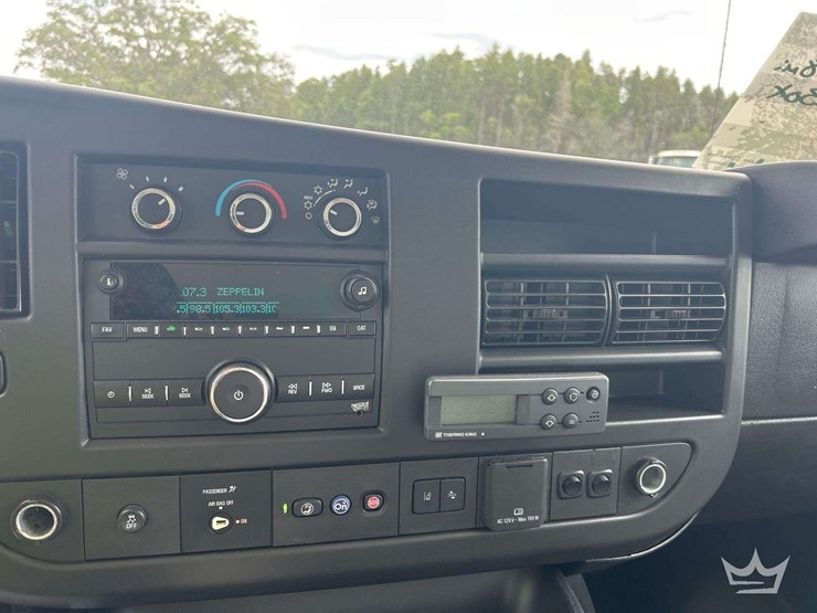 2019-gmc-savana-12ft.-reefer-box-truck-image-15