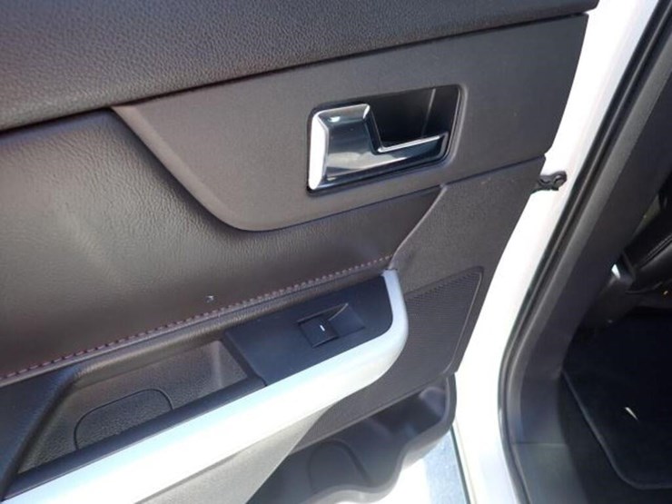 2011-ford-edge-image-56