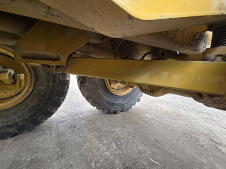 1996-caterpillar-d250e-image-23