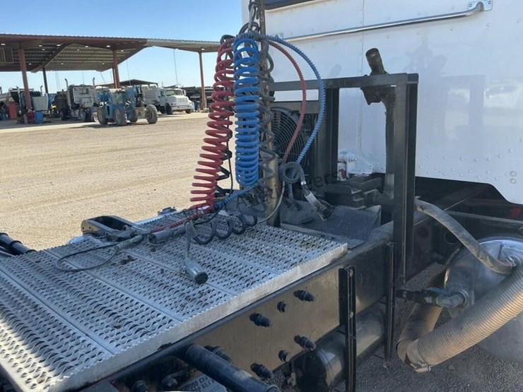 2004-peterbilt-378-image-11