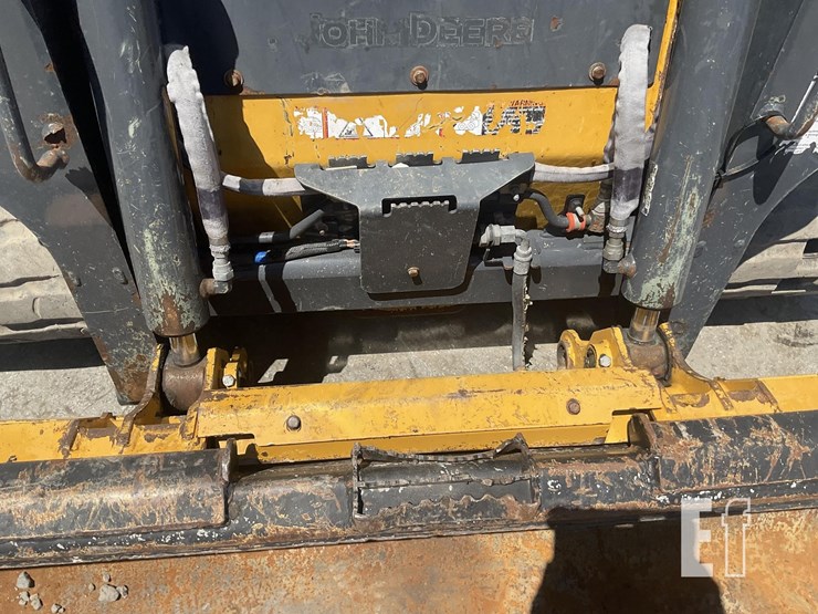 2024-deere-317g-image-12