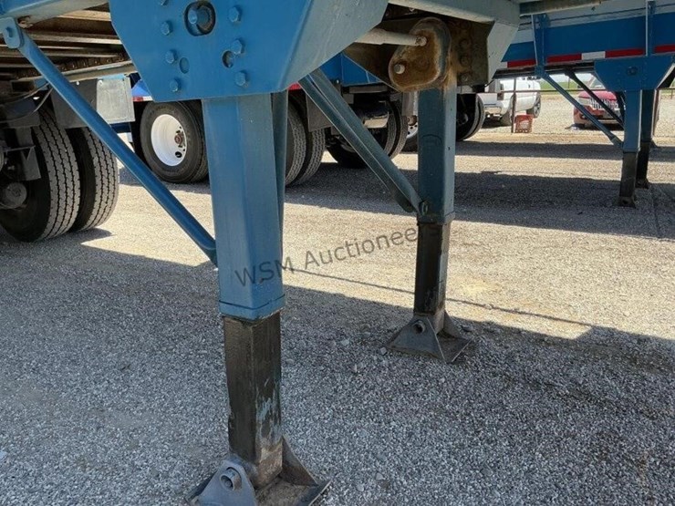 2010-versa-v-bottom-spreader-trailer-image-15