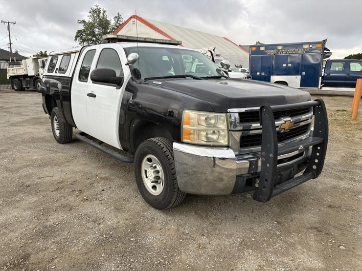2009-chevrolet-2500hd-image-2