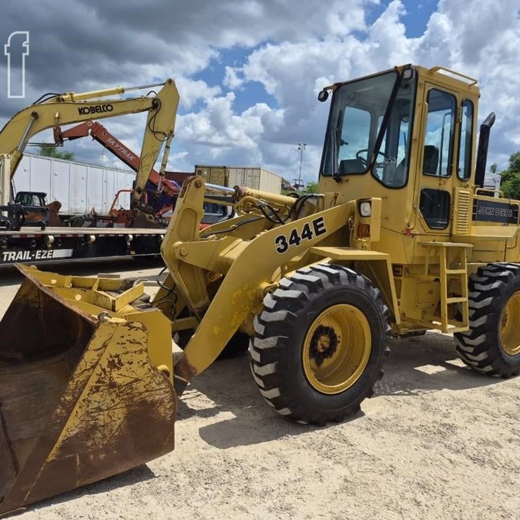 1989 DEERE 344E