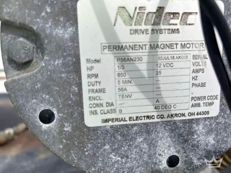 2015-isuzu-npr-image-34